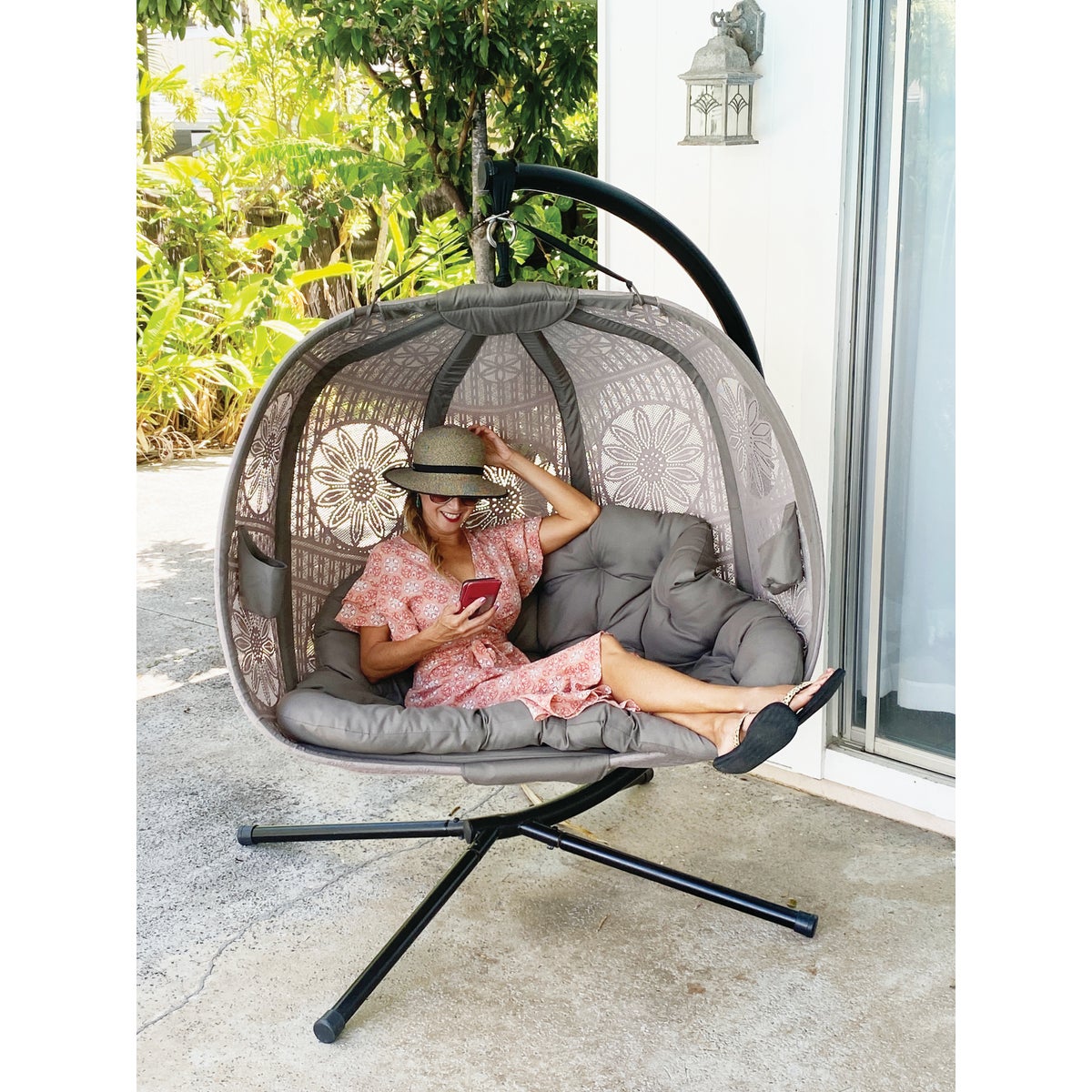 Hanging lawn chair best sale